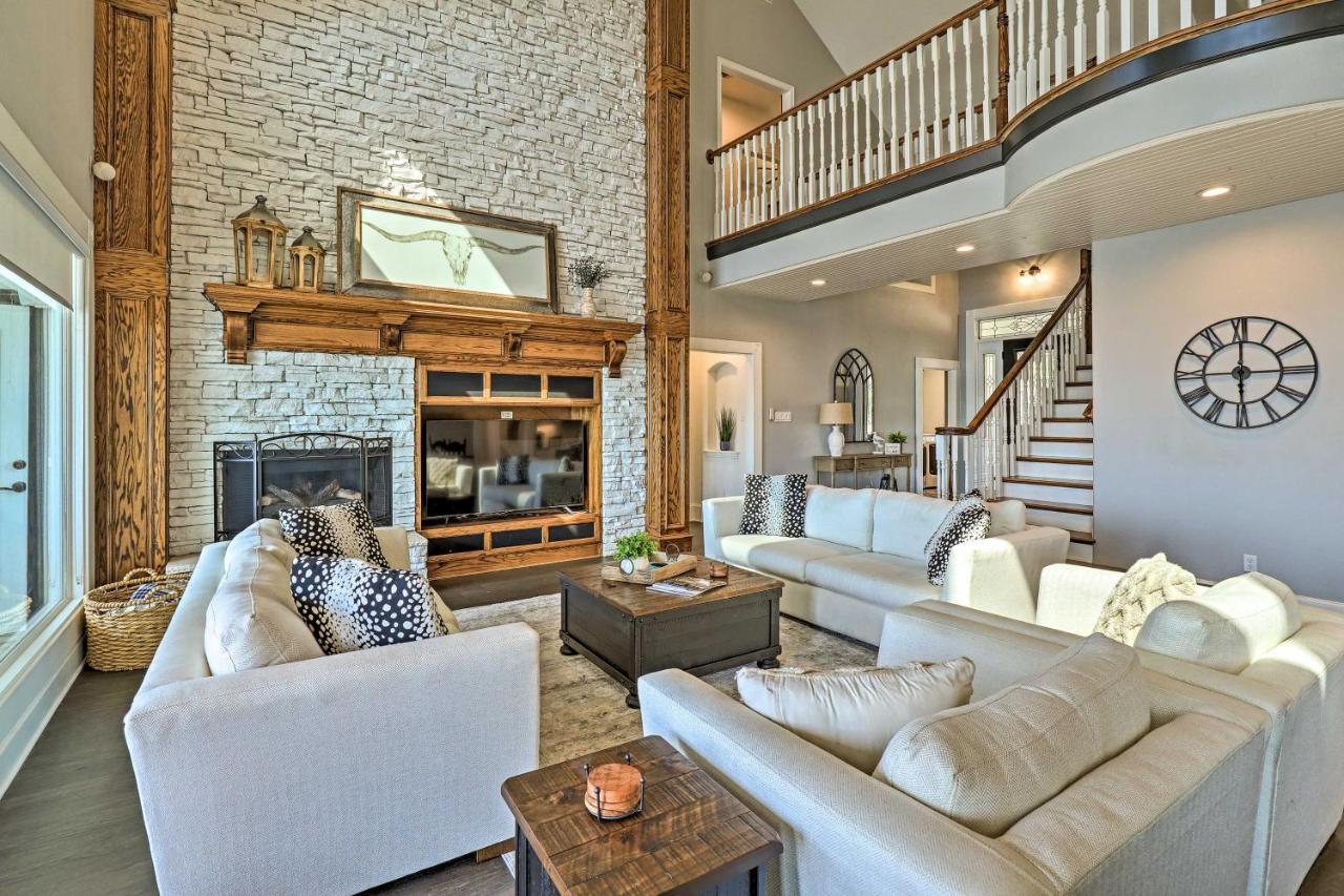 Lavish Lake House, Near Vineyards And Marinas! Granbury Esterno foto