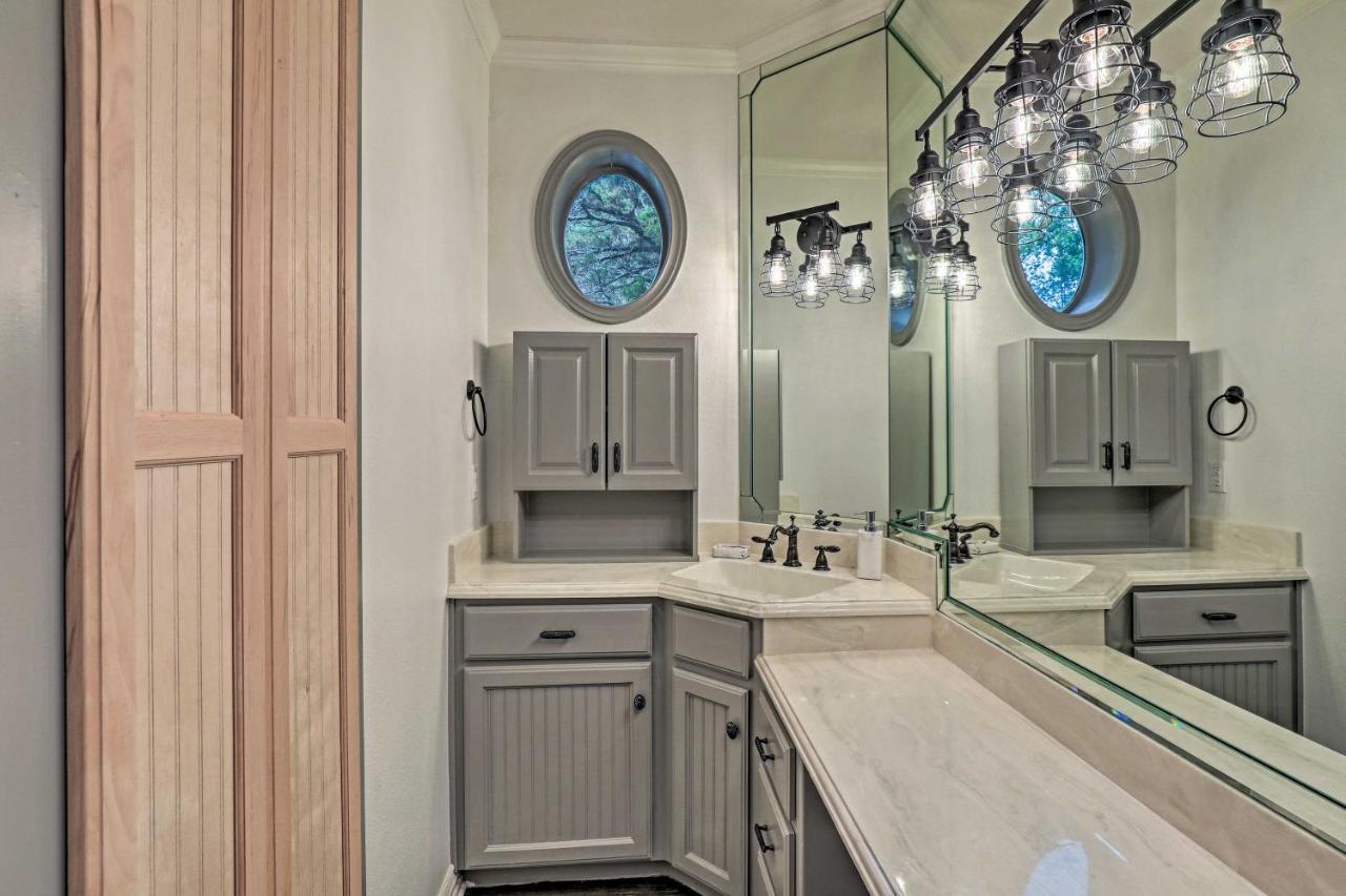 Lavish Lake House, Near Vineyards And Marinas! Granbury Esterno foto