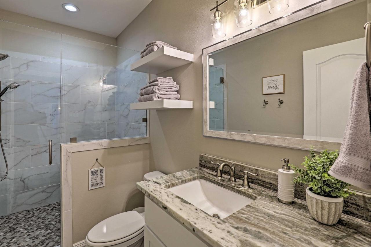 Lavish Lake House, Near Vineyards And Marinas! Granbury Esterno foto