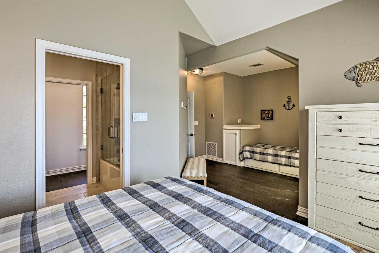 Lavish Lake House, Near Vineyards And Marinas! Granbury Esterno foto
