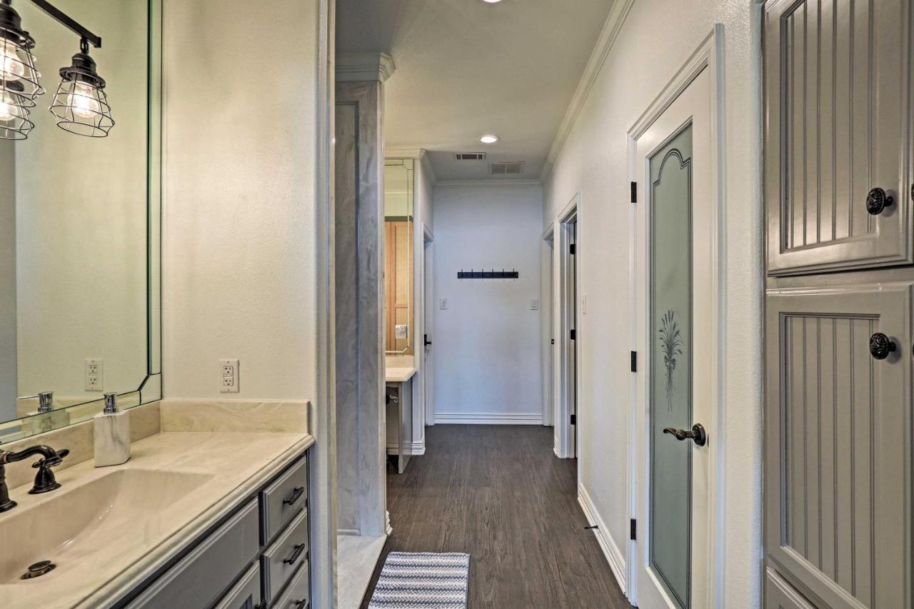 Lavish Lake House, Near Vineyards And Marinas! Granbury Esterno foto